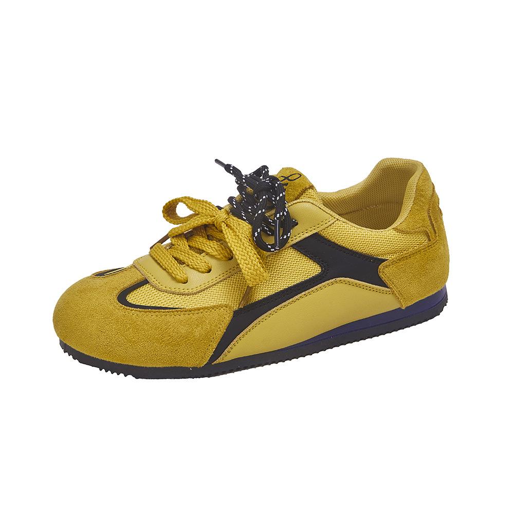 Internet celebrity explosion 2025 new casual versatile moral training shoes women's summer flat bottom light sports board shoes black white shoes
