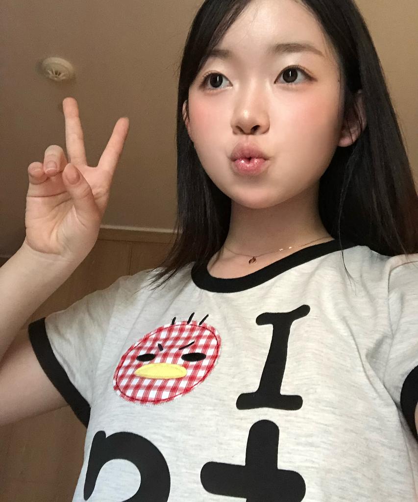 Tansanmageunesyum Hello Jadoo X Carbonated Chicken Ringer T-Shirt (Ivory)