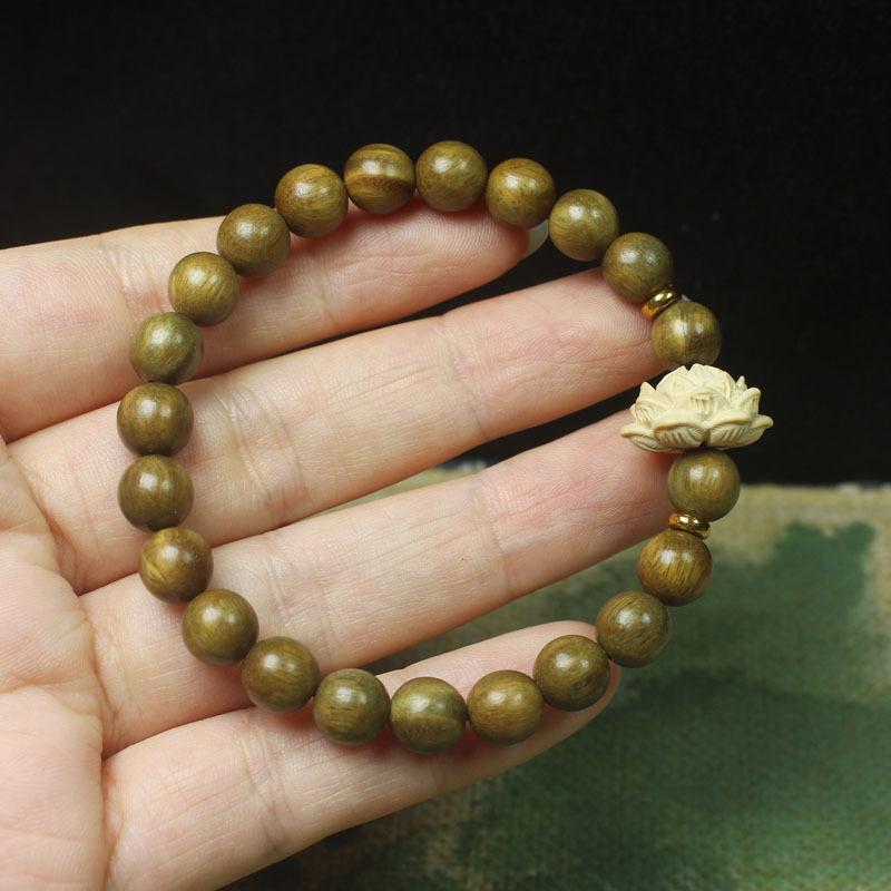 Green Sandalwood 8mm Beaded Bracelet Carved Lotus Design Fragrant Wrist Jewelry For Men And Women