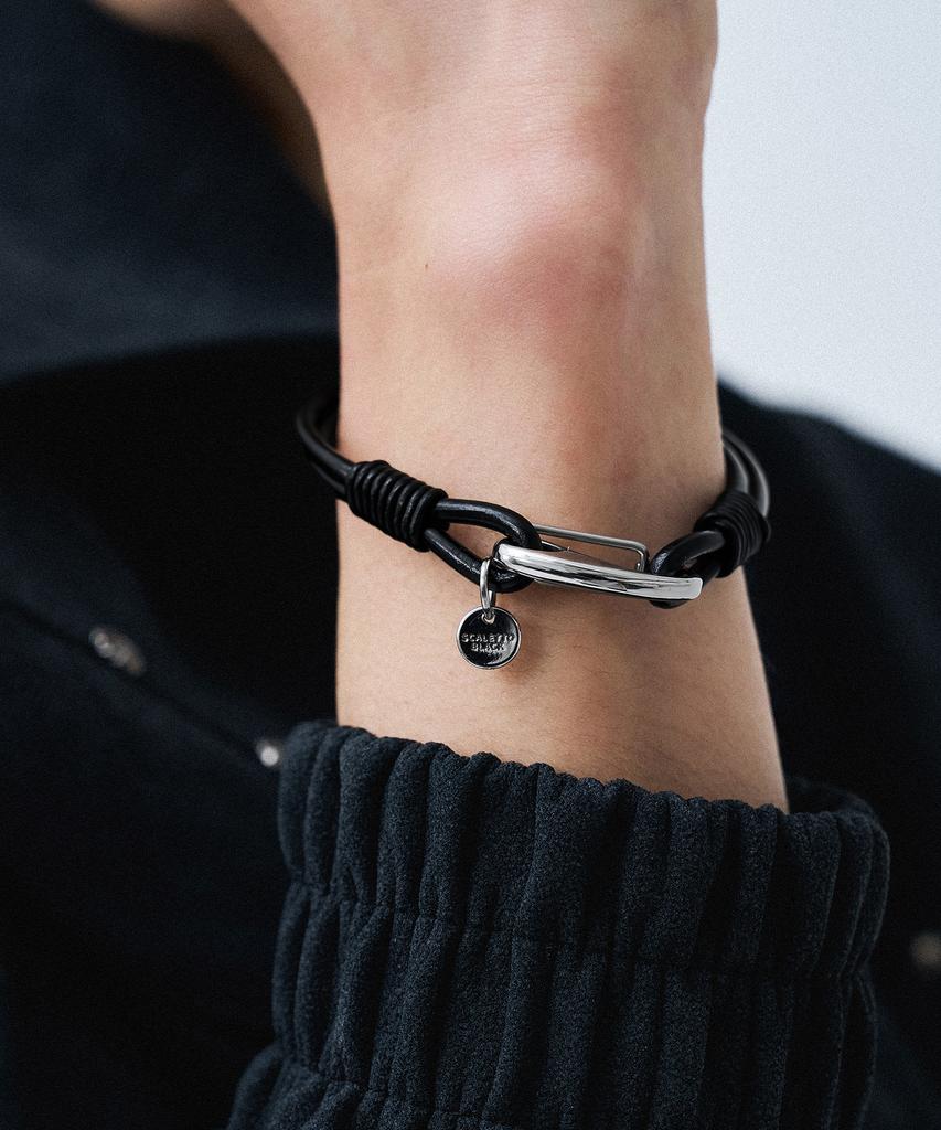 Scalettoblack Rsm025 Black Hide Karabiner Bracelet