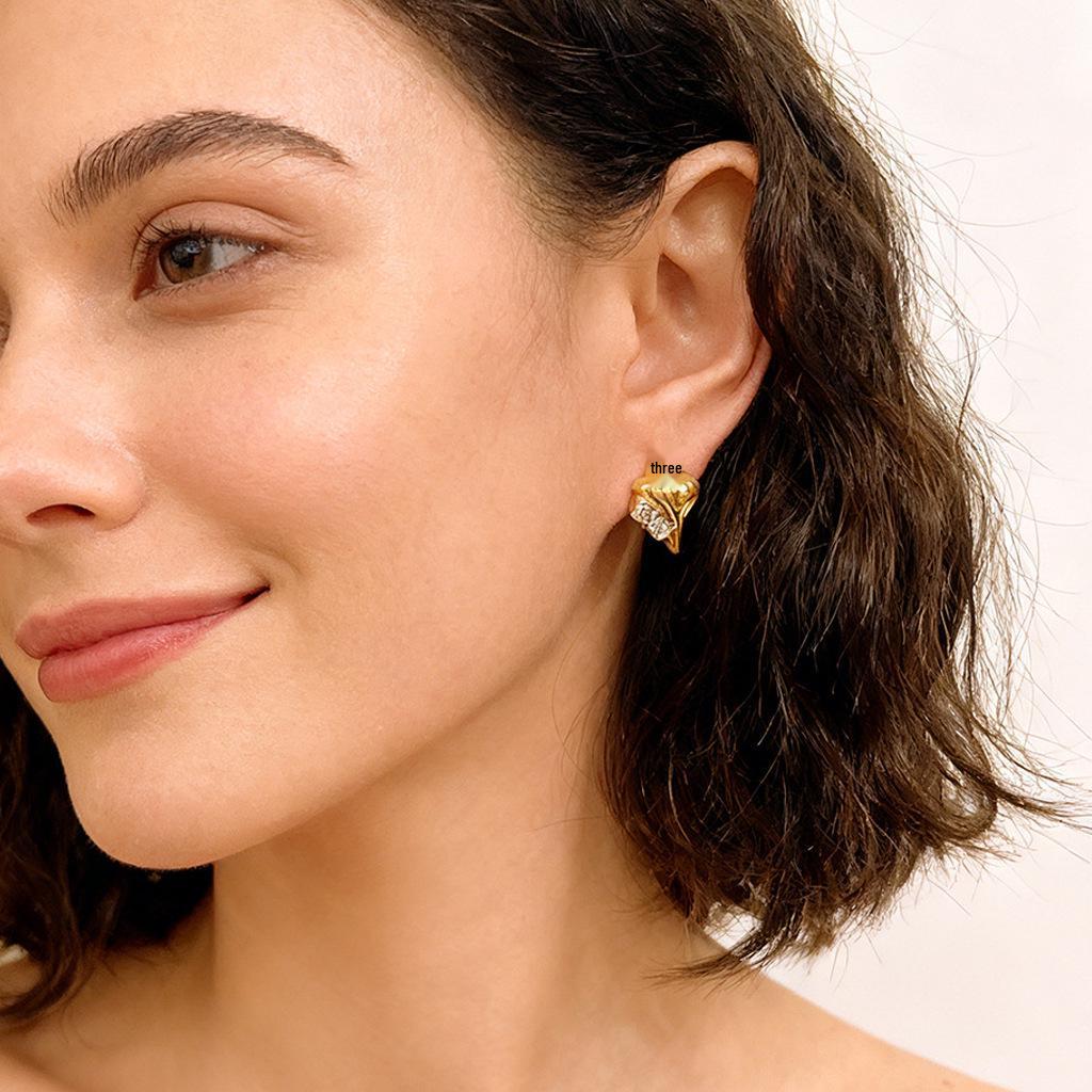 Polished Metal Conch Zircon Stud Earrings: Simple, Light Luxury Vacation Style for Women