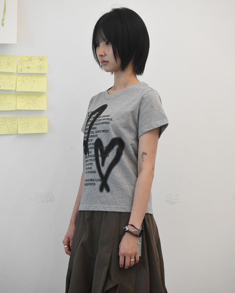 THEMUSEUMVISITOR W Heart Printed Crop T-Shirt (Melange Grey)