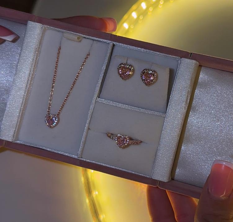 Damen Luxus Bling Iced Out Zirkonia Rosa Herz Ring Roségold Hypoallergen 925 Silber Schmuckset Ohrring Halskette Sets