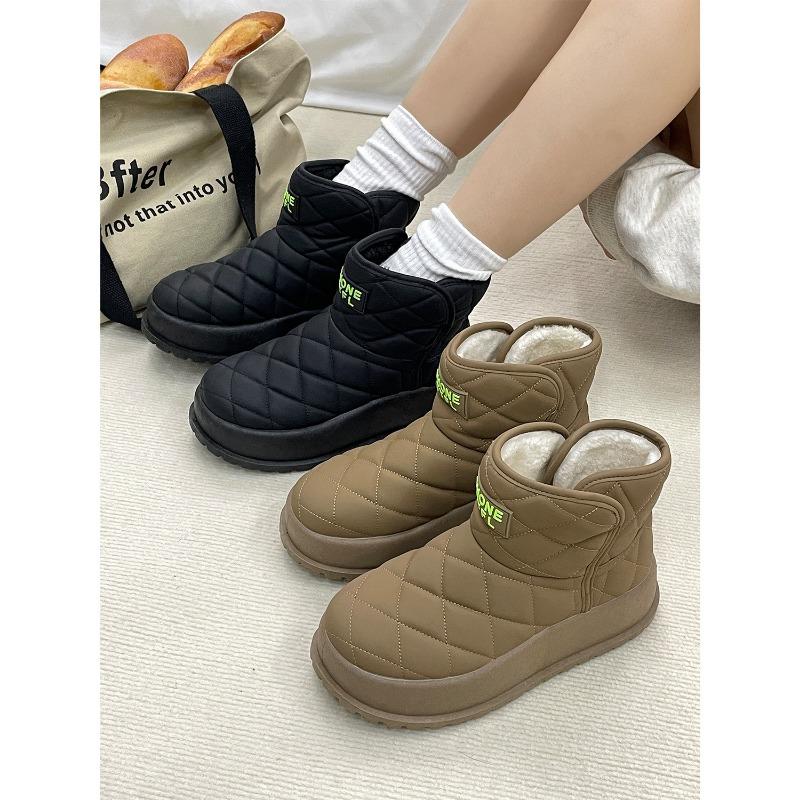New products are on sale in winter, new thick-soled snow boots, piled and thickened cotton shoes 3285.