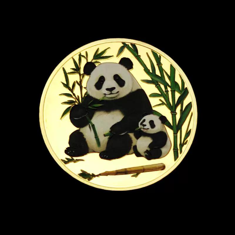 Tourist attractions, national treasures, panda souvenirs, playing with coins, commemorative medals, gold and silver coins, giant panda coins