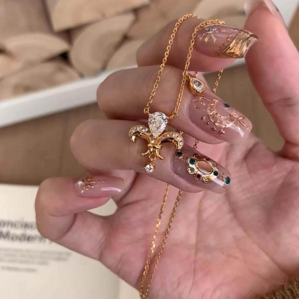 French~ Vintager Iris Necklace Female Water Drop Light Luxury Niche High Sense Medieval High Carbon Diamond Collarbone Chain 2026