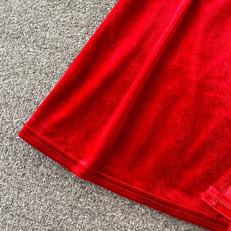 Podzimní nové večerní šaty Hepburn Rozdělené bokové šaty Sexy temperament Diamantový čtvercový výstřih Zlaté sametové šaty