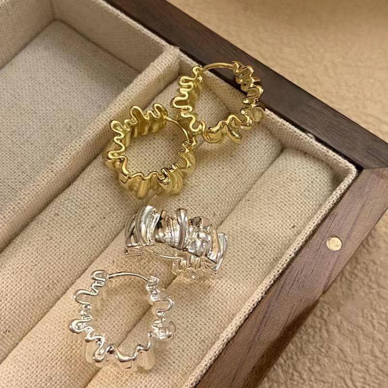 Niche High-End Sense Irregular Metal Stud Earrings Women'S Tide Cold Wind Earrings Versatile Earrings
