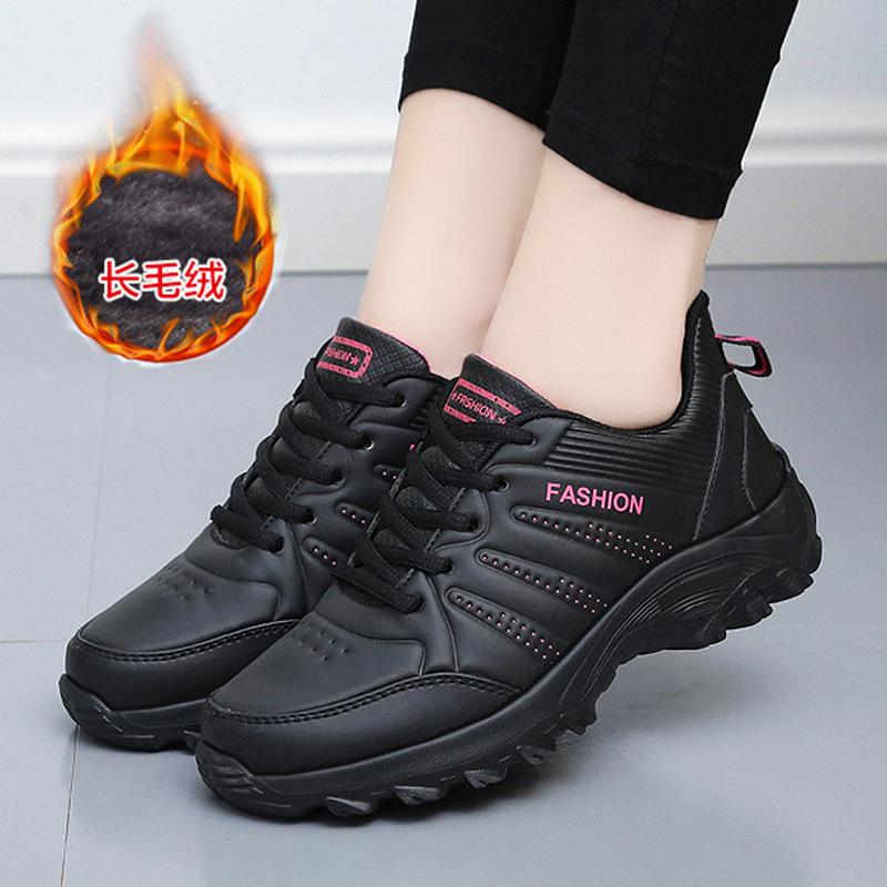 Fashion Autumn Winter Black Leather Sneakers Warm Sports Shoes Women Waterproof Lightweight Sneakers Lace Up Flats Sneakers With Fur