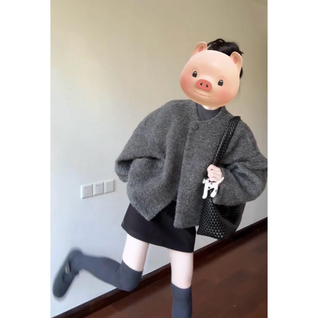 

Elegant Women s Three-Piece Set: Warm Short Wool Coat, Stylish Base Shirt, and Chic Half-Skirt S (For 80-95 kg)