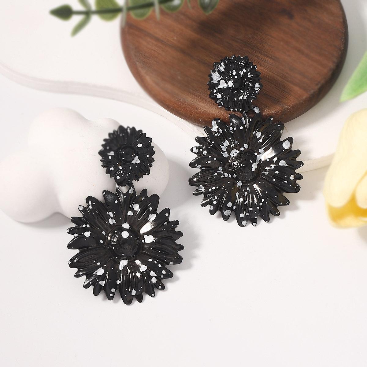 

Earrings with a creative and individualistic design, exaggerated geometric polka dot alloy, are fashionable for women