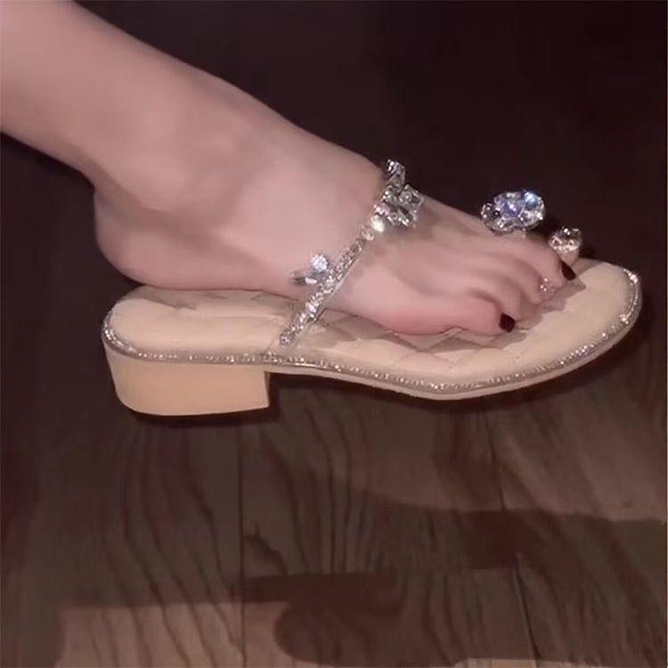 Rhinestone Sleeve Toe Thick Heel Beautiful Slippers Outer Wear 2025 Summer New One-word Strap Sandals Fairy Wind Beach Sandals