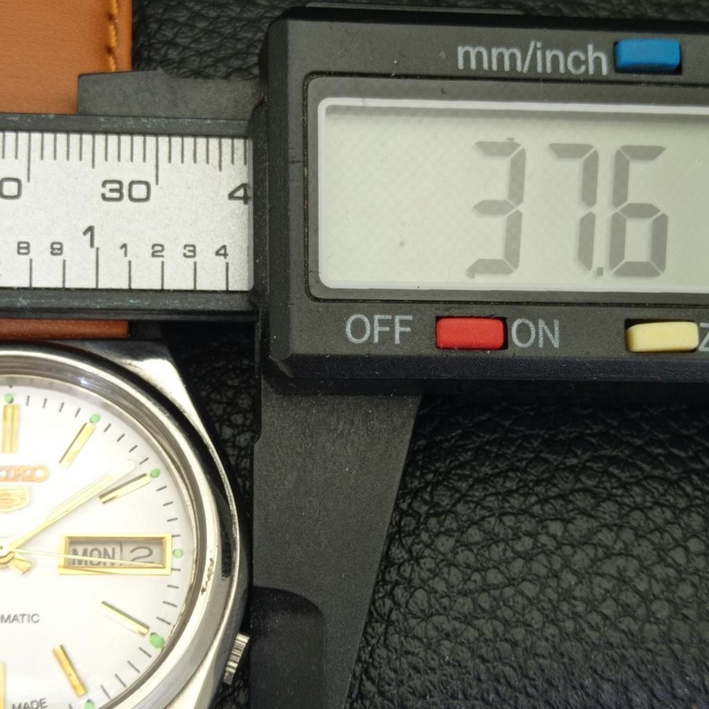 VINTAGE SEIKO 5 AUTOMATIC 7009A JAPAN MENS WHITE COLOR DIAL WATCH a702611-1 R209-a702611