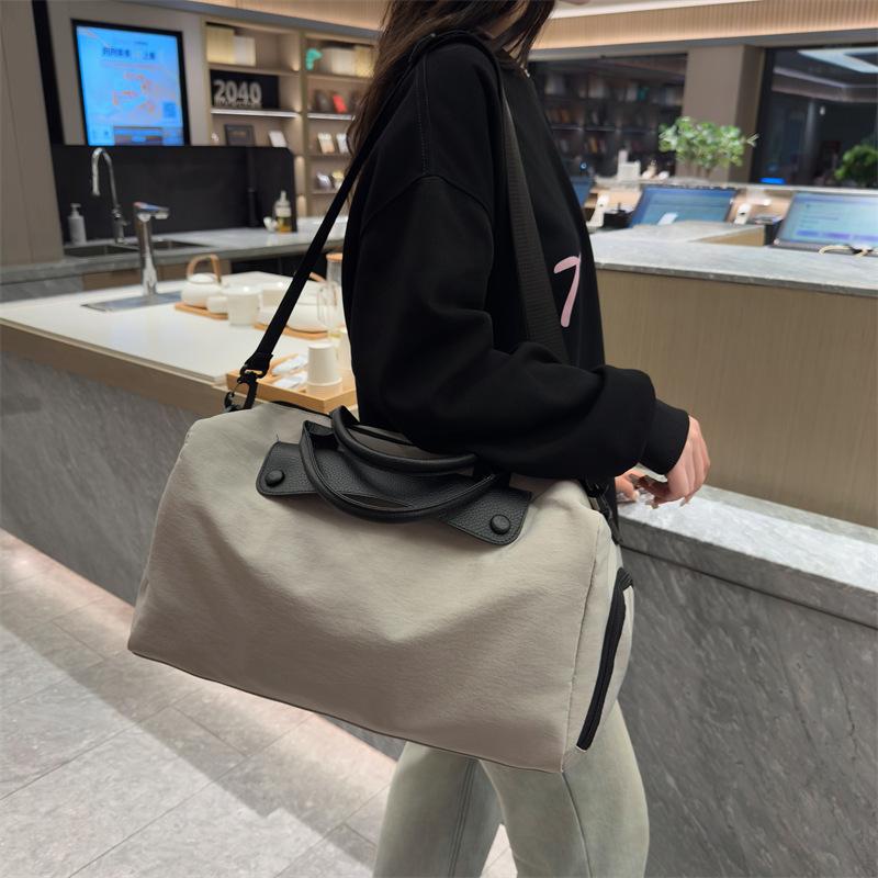 New Large-capacity Short-distance Business Travel Bag Portable and Lightweight Sports Fitness Bag Versatile Casual Fashion Messenger Bag