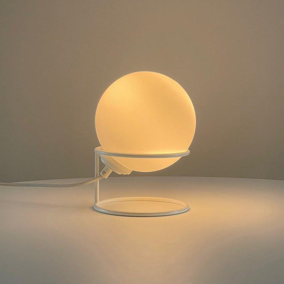 Modern Simplicity Bauhaus Spring Glass Table Lamp Nordic Study Bedroom Bedside Reading Desk Lamp Milky White Glass Led Lustre