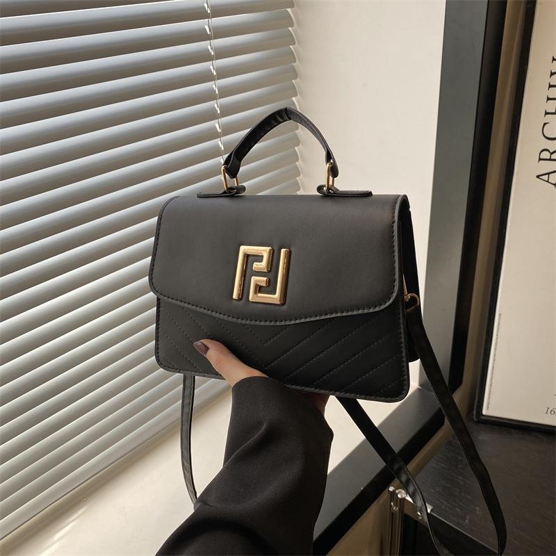 Simple and fashionable messenger bag New women's bag Solid color shoulder bag Niche versatile high-end portable small square bag