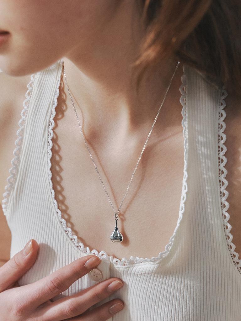 Engbrox Breezy Drop Long Necklace