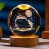 Faszinierende visuelle Erlebnislampe Glaskugel Lampe Sonnensystem Kugel Nachtlicht mit Holzsockel 7 Farbwechsel für Zuhause