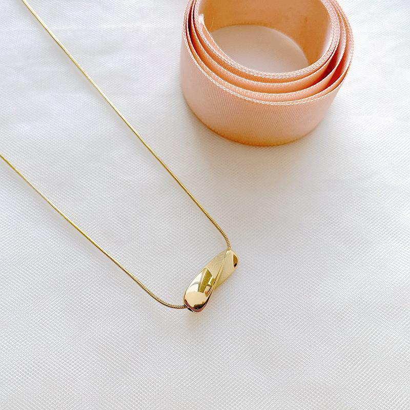 Elegant Geometric Clavicle Necklace - Non-fading, Versatile, High-Class Design for Women