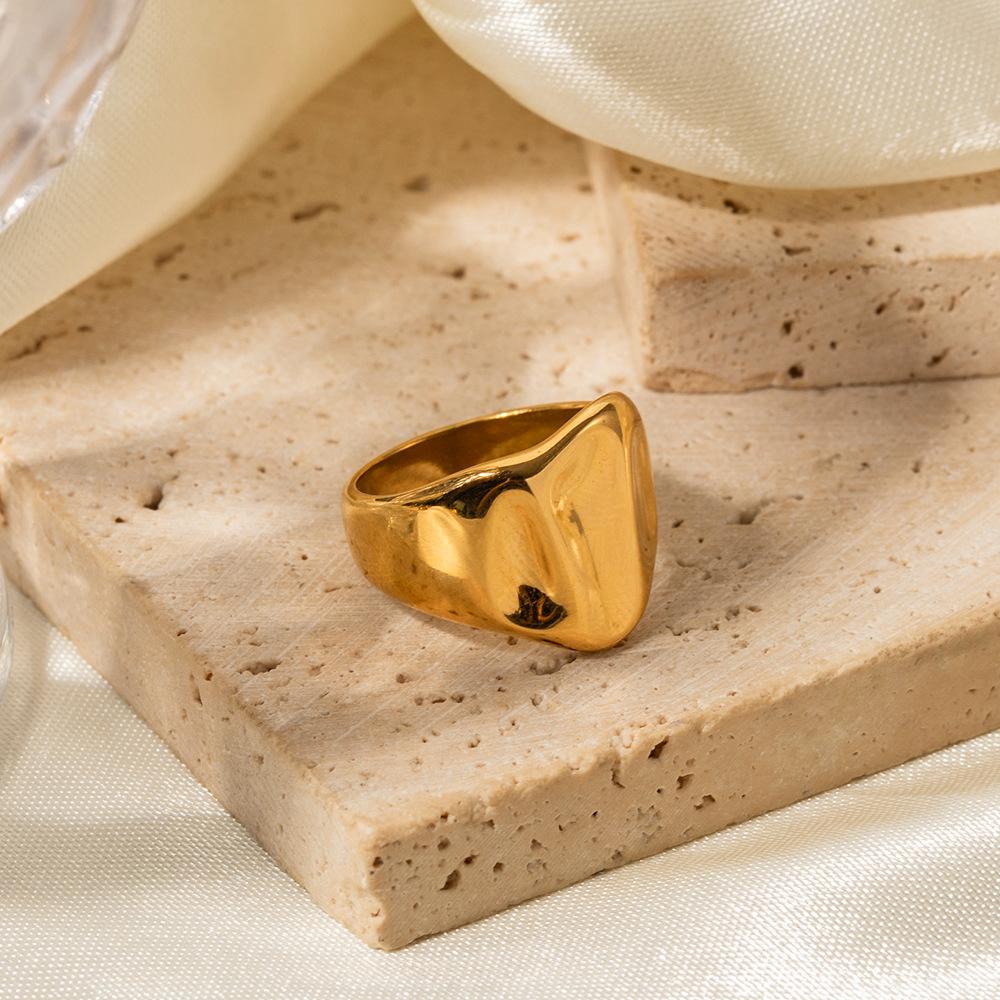 INS Internet celebrity trend 18K gold-plated stainless steel design hammer pattern wide-sided ring Europe and America do not fade wholesale
