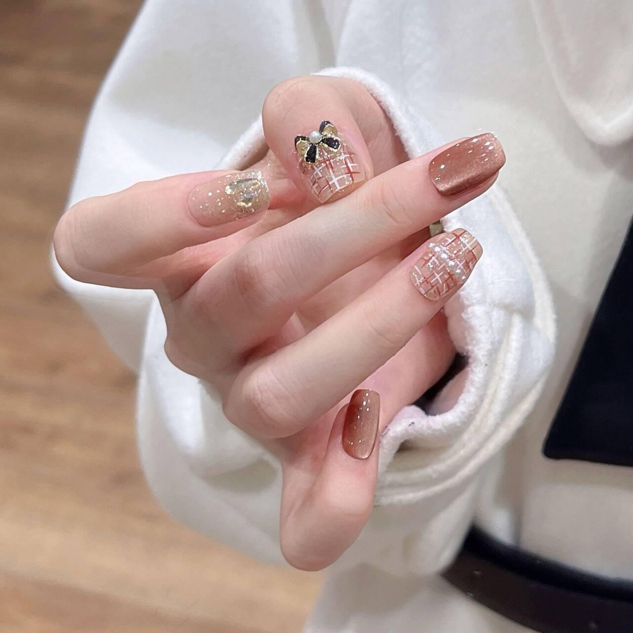 

Handmade Rhinestone Butterfly Cat Eye Nail Art Patches Bag S