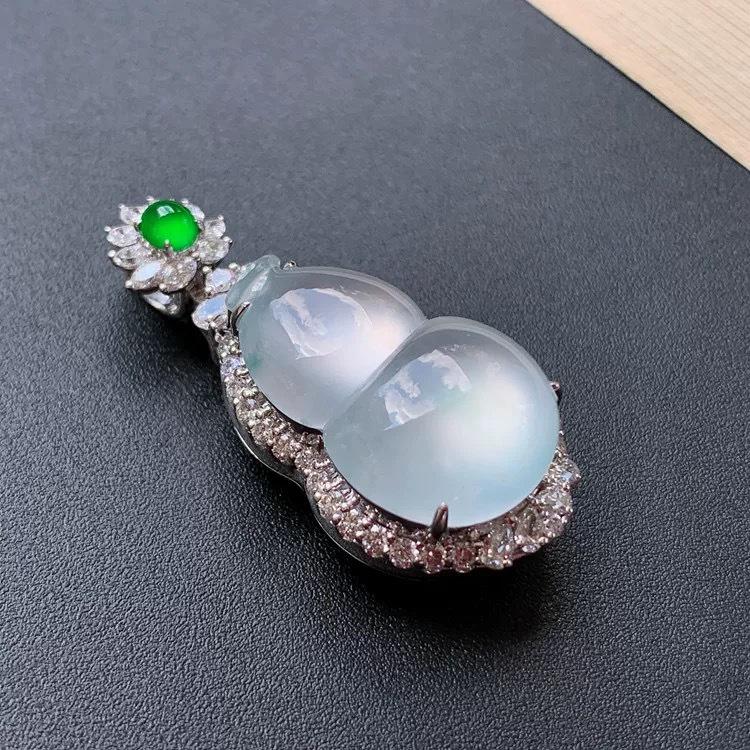 925 Silver-Inlaid Ice Jade Gourd Pendant Necklace for Women
