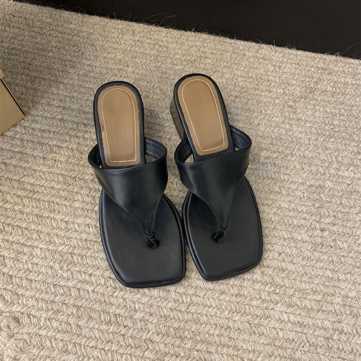 

Korean thick-heeled flip-flops for women s summer wear 2025 new ins fashion vacation cold slippers beach 35 чёрный