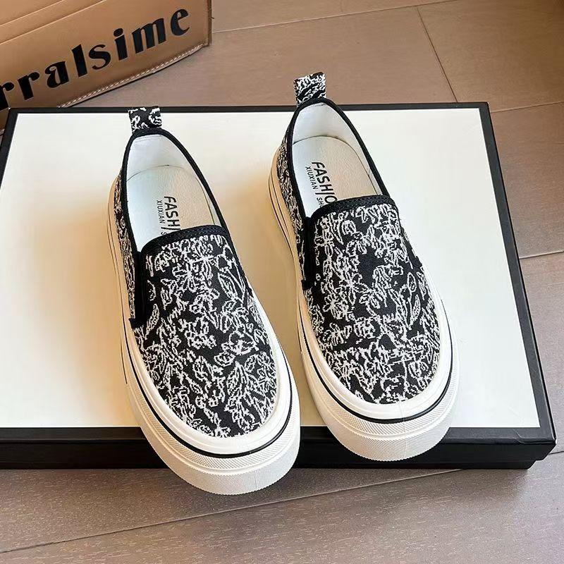 Woman Canvas Print Casual Board Shoes Thick Sole Non Slip Flat Sole Round Toe Slip On Chinese Style Spring Casual Walking Shoes