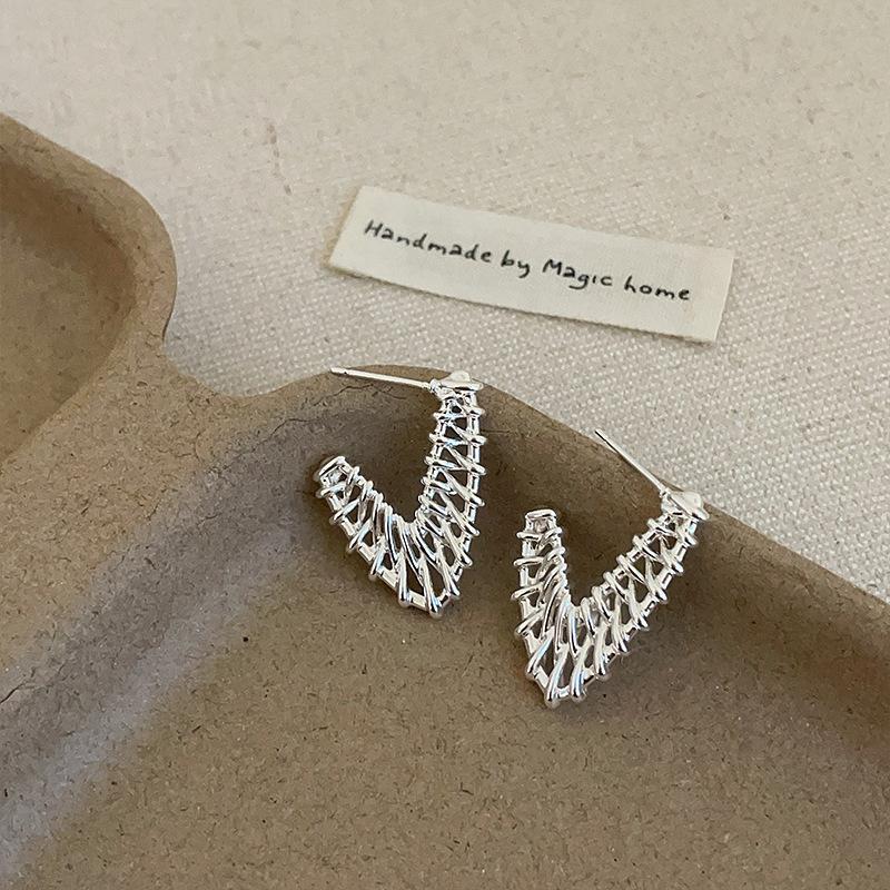 Woven Empty Metal Love Stud Earrings Women'S Exaggeration Unique Design Sense Personality Fashion Temperament Versatile Earrings