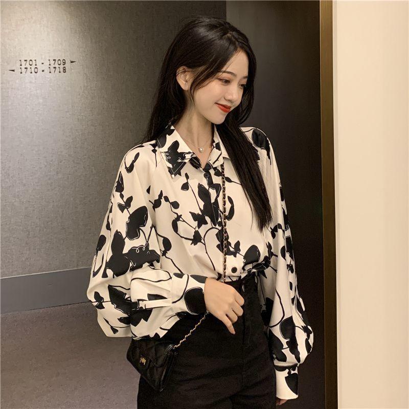 

Рубашка в ленивом стиле для женщин с ретро-шармом в стиле Гонконга и чувством шика в дизайне. Длинный слегка зрелый топ с рукавами. M