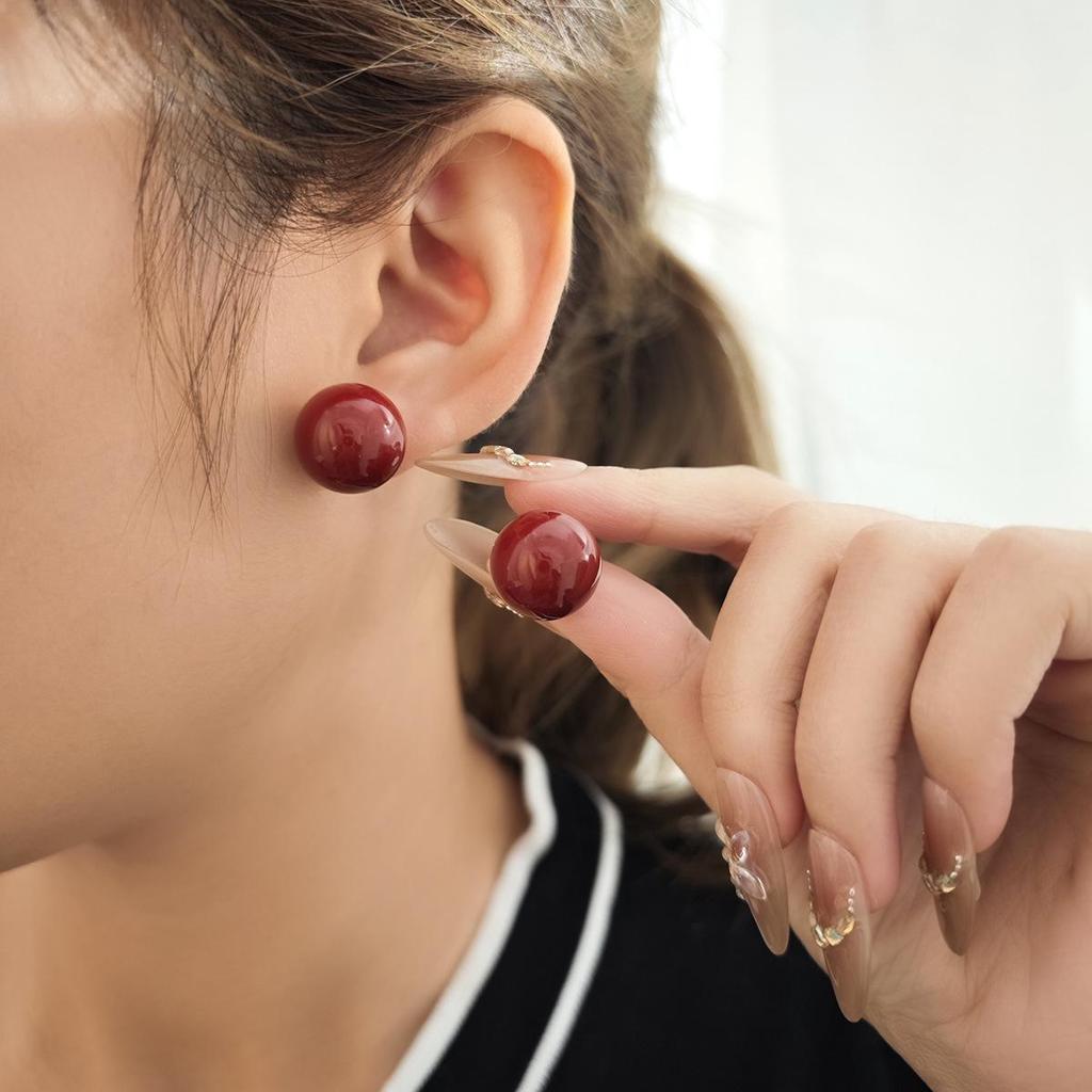 Silver Needle Double-Sided Pearl Earrings: Hong Kong Style Retro Luxury, Two-Way Front-and-Back Wear for Women, Perfect for Autumn/Winter.