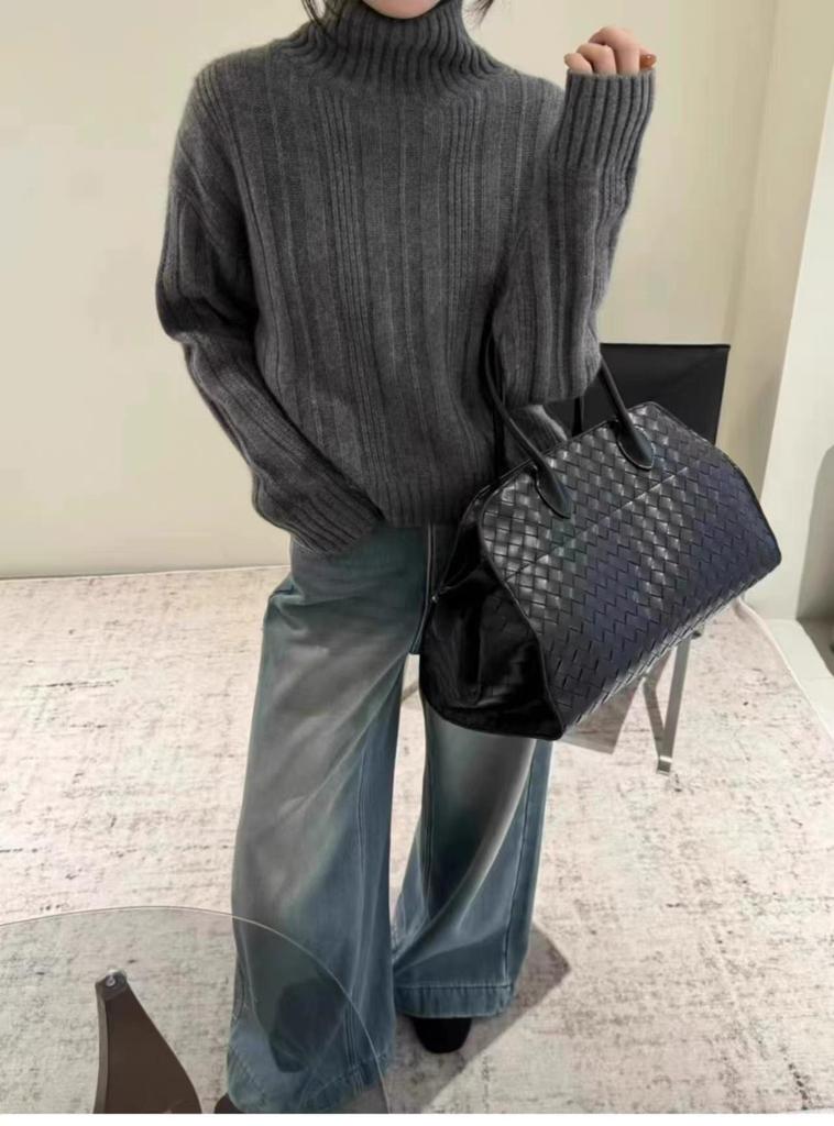 European High-End Women's Thick Ribbed Turtleneck Sweater - Loose Fit, Short, Autumn/Winter Knitwear