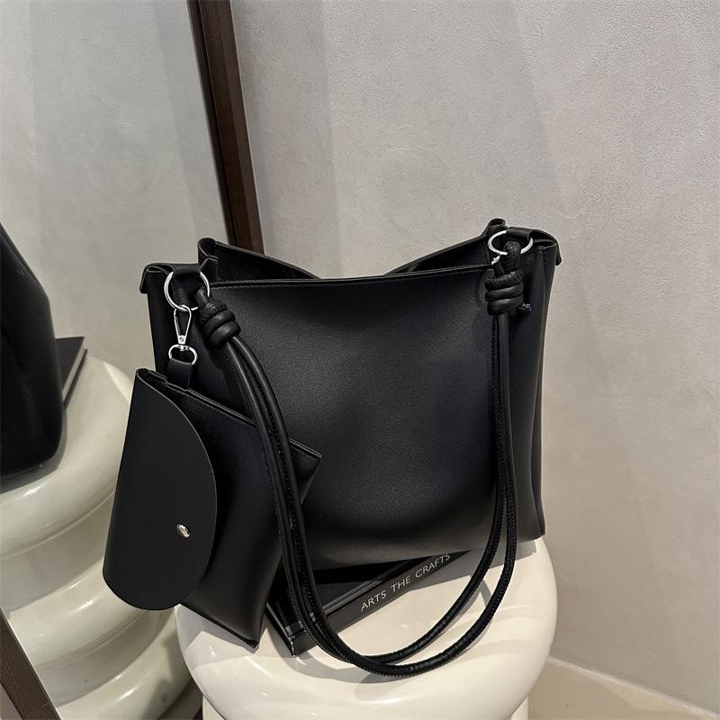 This Year, Large-capacity Mother and Child Bags Are Popular, 2025 New Summer Retro Fashion Shoulder Bags, Textured Premium Tote Bags.