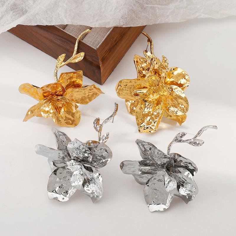 2025 New Vintage Metal Flower Pendant Earrings for Women Creative Gold Color Leaf Irregular Earrings Vacation Zircon Gifts