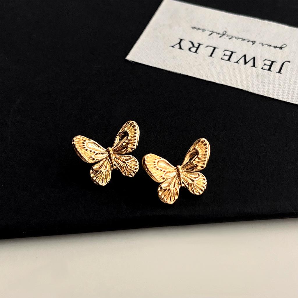 

Ретро сережки-пусети з перлами: Стиль середини століття, сміливий та висококласний для жінок