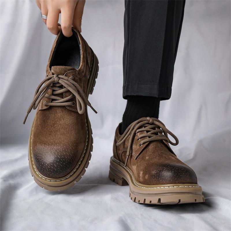 Sapatos de trabalho estilo retrô britânico para atividades ao ar livre, botas de cano baixo para homens, com sola grossa, que aumentam a altura, antiderrapantes, para caminhada