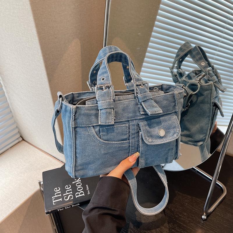 

Niche retro versatile washed denim handbag bag new shoulder messenger bag fashion casual bag світло-синій колір
