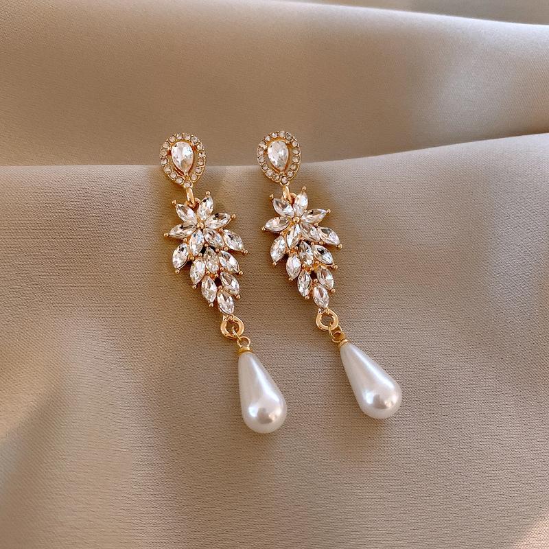 Temperament Diamond Leaf Water Drop Pearl Earrings Light Luxury Earrings European and American Earrings