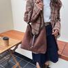 Women's Bags Are Popular Today, with High-capacity Single Shoulder Texture. New Casual Trend Commuter Tote Bag.
