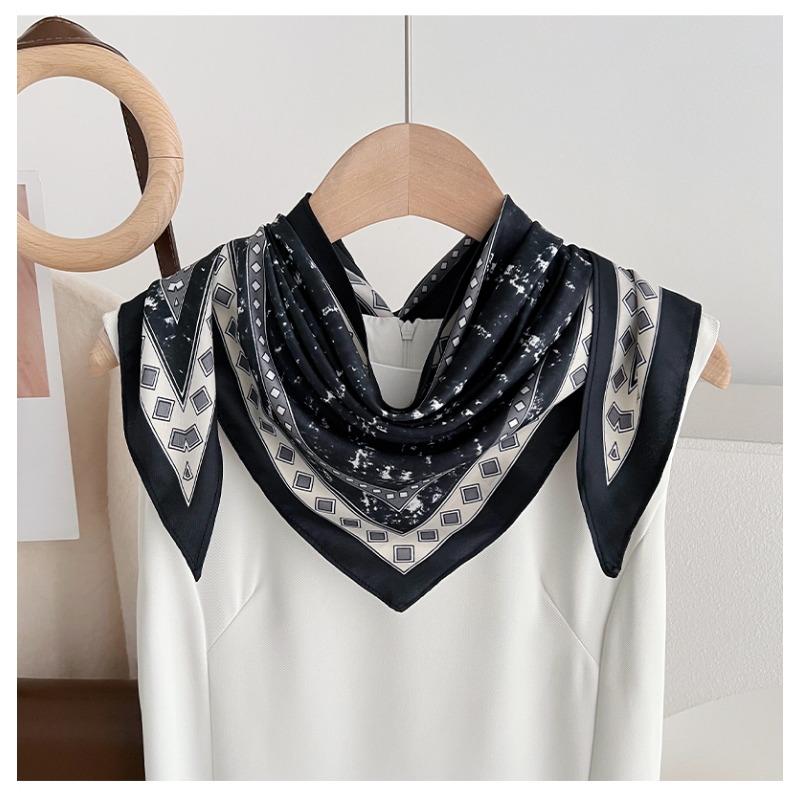 Korean Style Vintage Geometric Print Triangle Scarf For Women Spring Decorative Neck Scarf