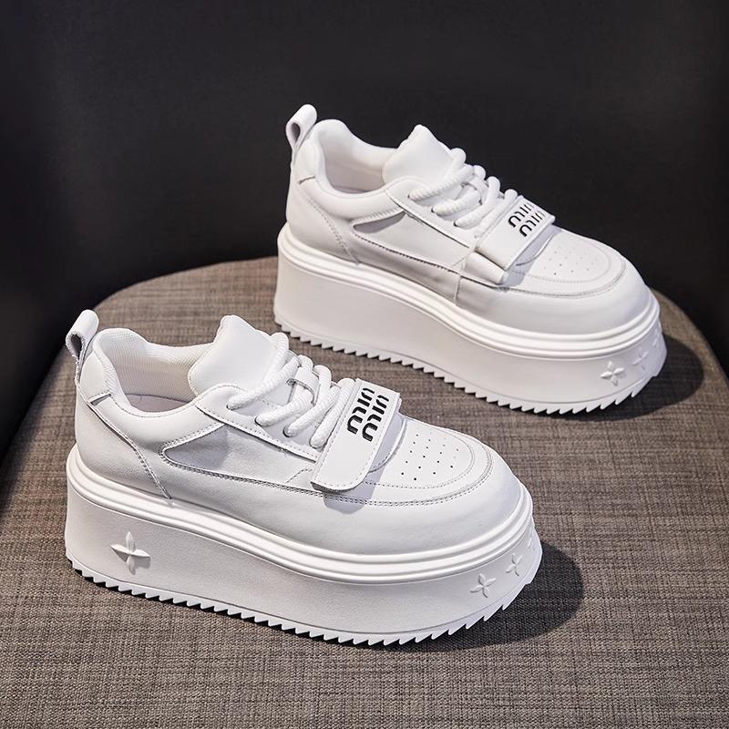 Thick-soled heightening muffin board shoes women's 2025 new spring super-fire versatile little white shoes are not tired of feet sports and leisure