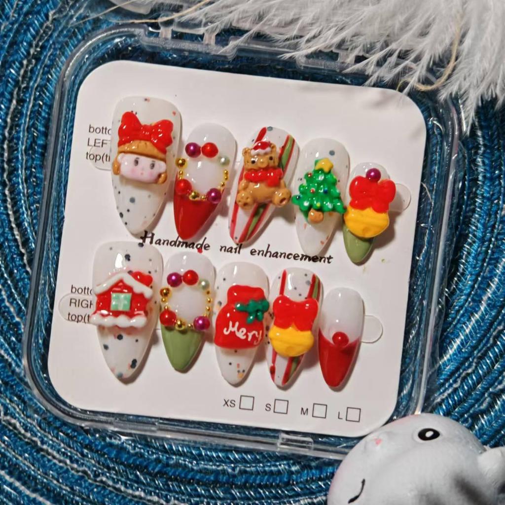 Dopamine Christmas Bear Manicure: Handmade Wearable Cartoon Fake Nails