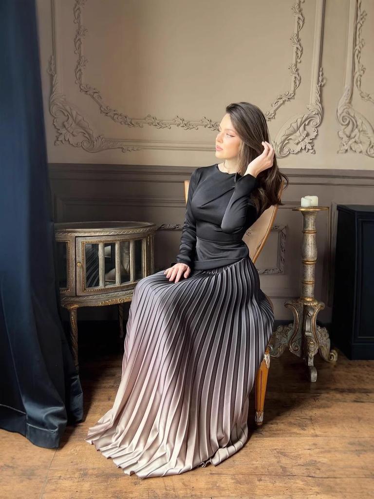 2024 Autumn Women's Gradient Velvet Pleated Midi Skirt with Elastic Waist