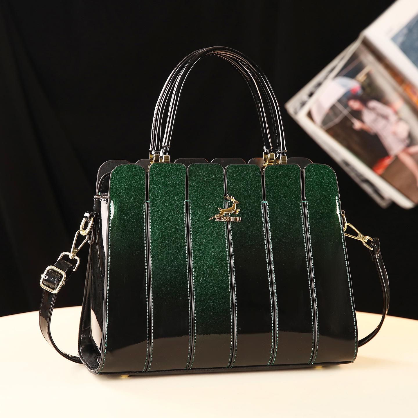 

Елегантна жіноча сумка кросбоді з лакованої шкіри - Універсальна для зрілих мам зелений