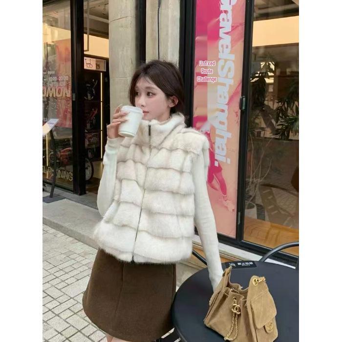 Women s Coffee Faux Mink Fur Vest: Retro Stand Collar, Warm Sleeveless Design Large кремовый/белый