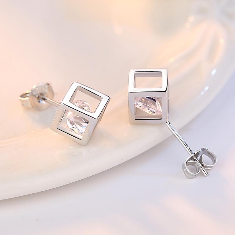 Silver Love Rubik's Cube Earrings for Women, Japanese and Korean Simple Fashion Temperament Personalized Square Earrings for Earrings
