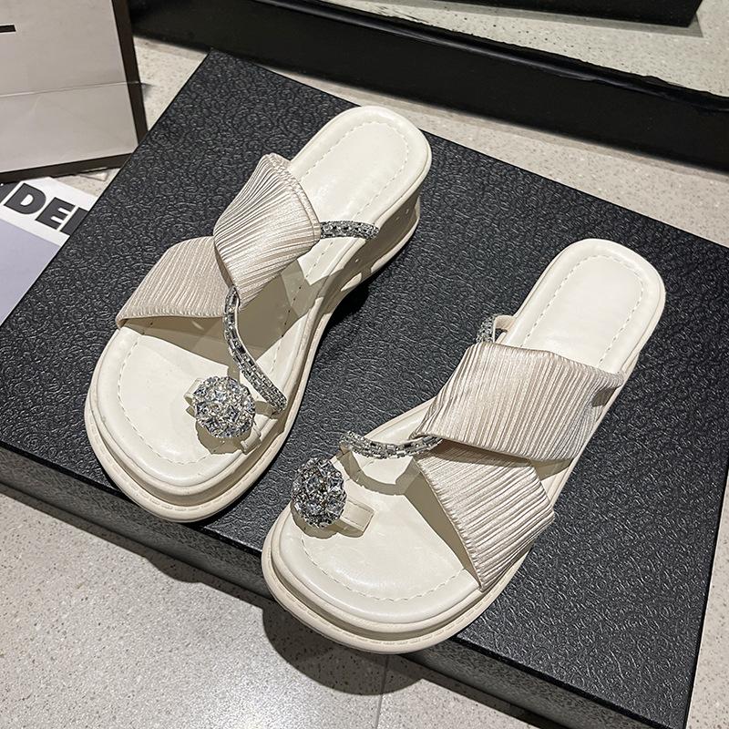 

Красивые шлепанцы на толстой подошве для летней женской носки, модные и высококлассные, новые с юбками, на танкетке, пляжная обувь 35