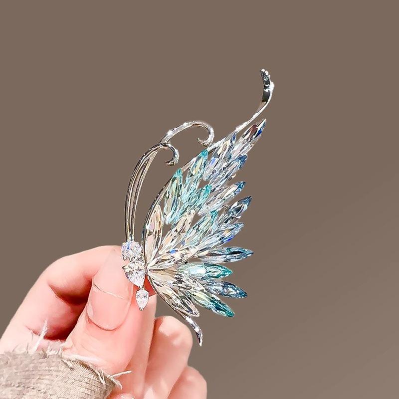 Elegante Kristall-Schmetterlingsbrosche - Funkelnde Damenmode-Anstecknadel für leichten Luxus-Anzug