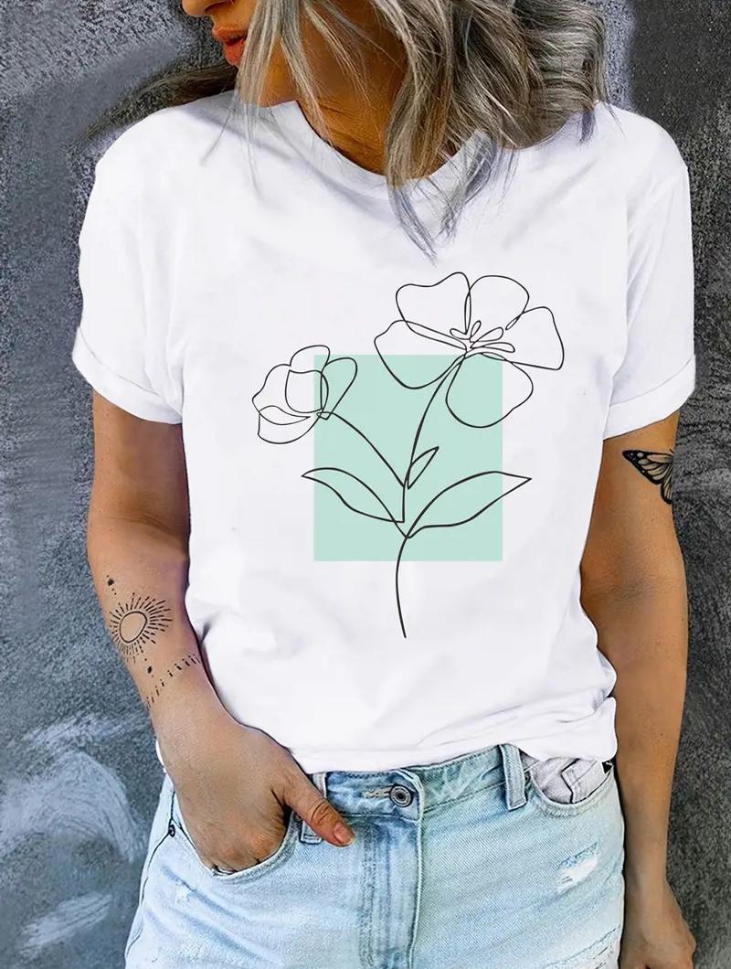 

Женская белая футболка оверсайз с характерным принтом