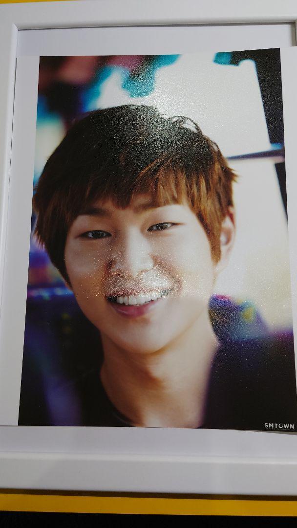 

[USED] smtown official photo Onew SHINee sold out rare